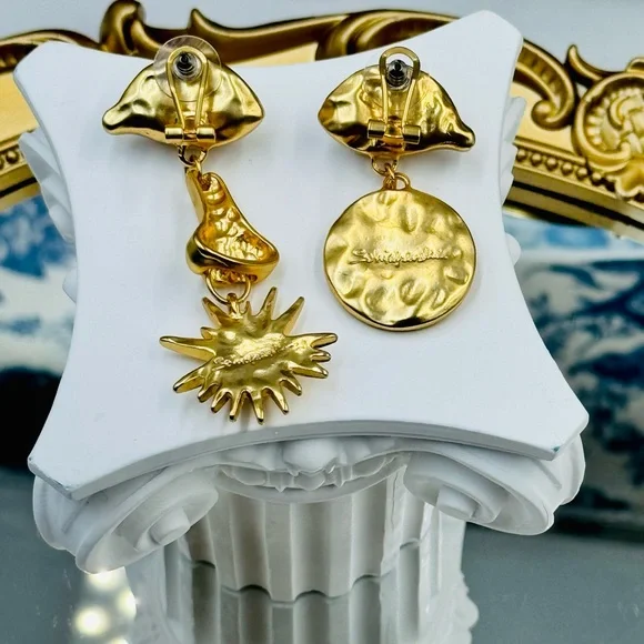 🆕 SCHIAPARELLI for V&A Museum 🧿 NWOT Surrealist Charm Earrings - Yellow Eye - Picture 17 of 17